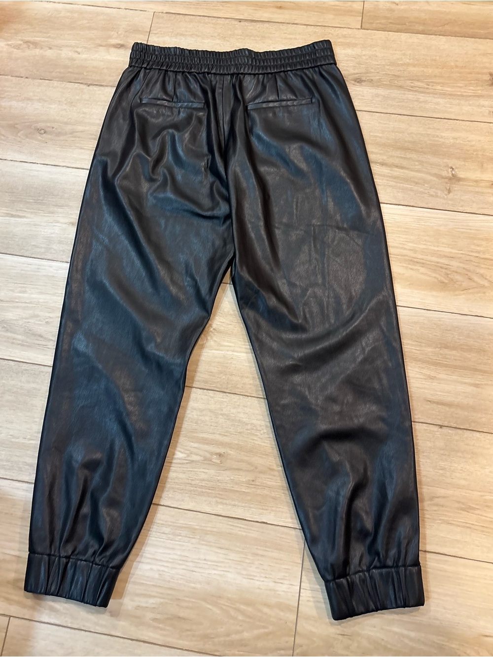 Alice + Olivia classics Pete jogger vegan faux leather pants medium m - Picture 8 of 11